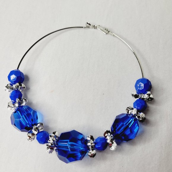 Women's Large Hoop Fashion Earrings - Picture 6 of 6